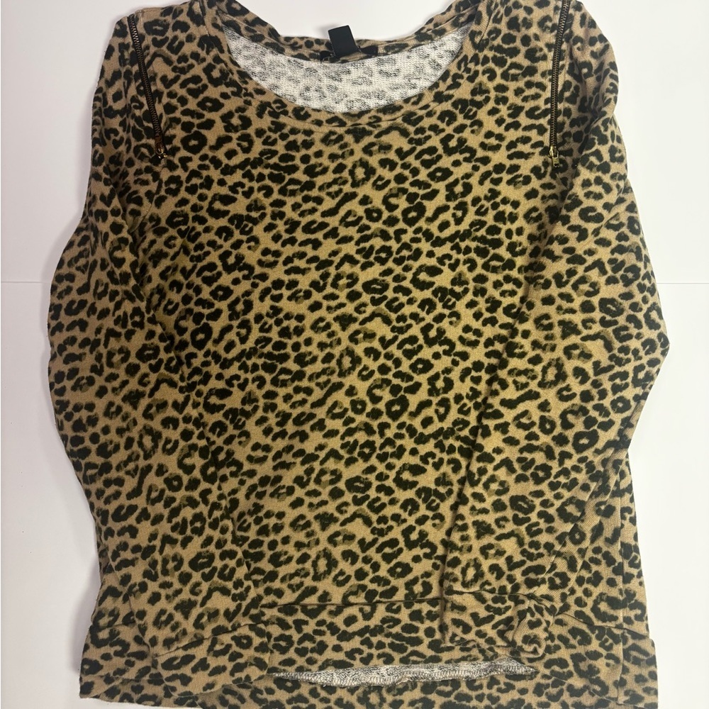 334. Forever 21 Animal Print Long Sleeve Crew Neck Sweatshirt Top